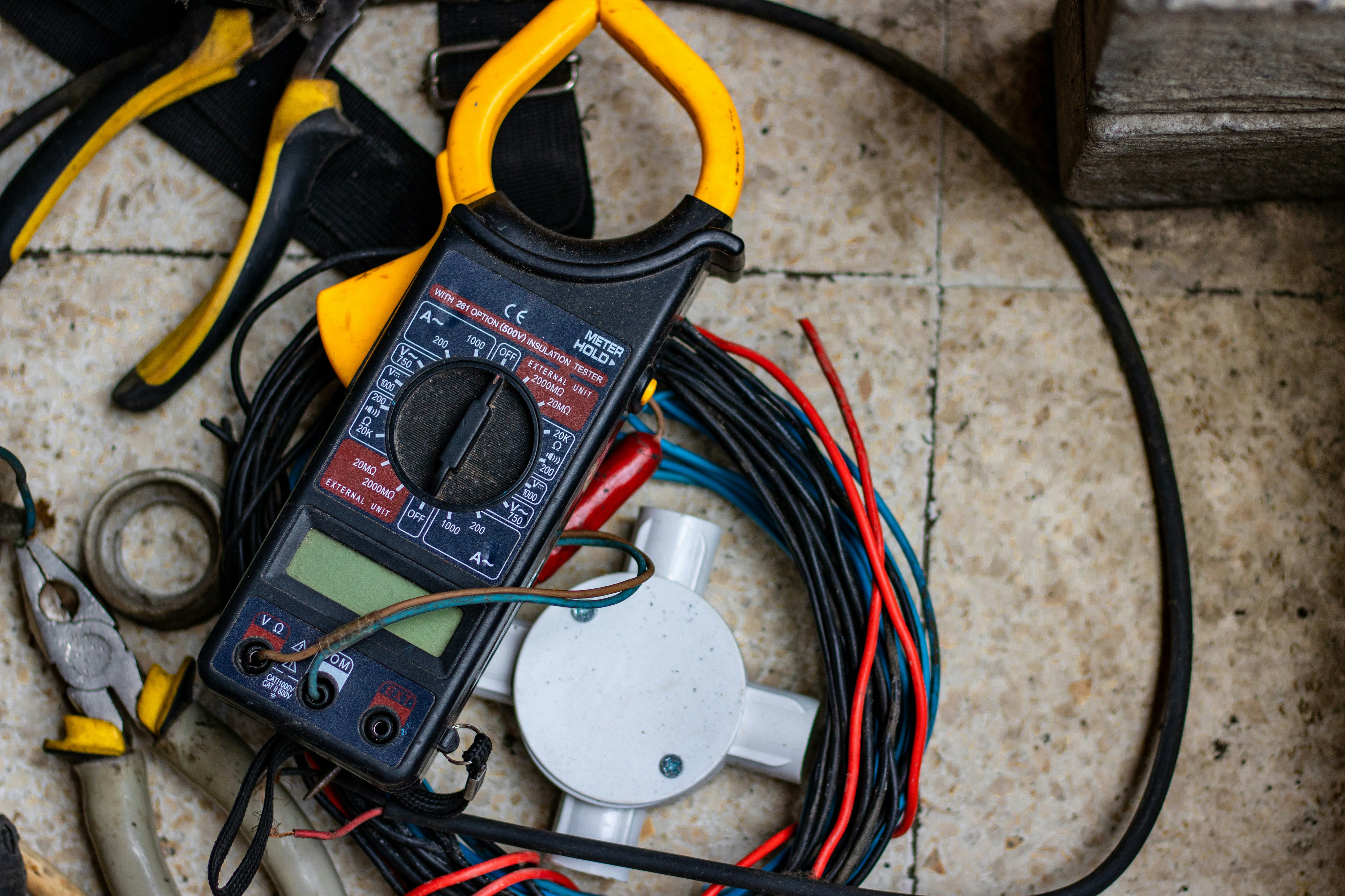 Glasgow electrician repairing a consumer unit fuse board